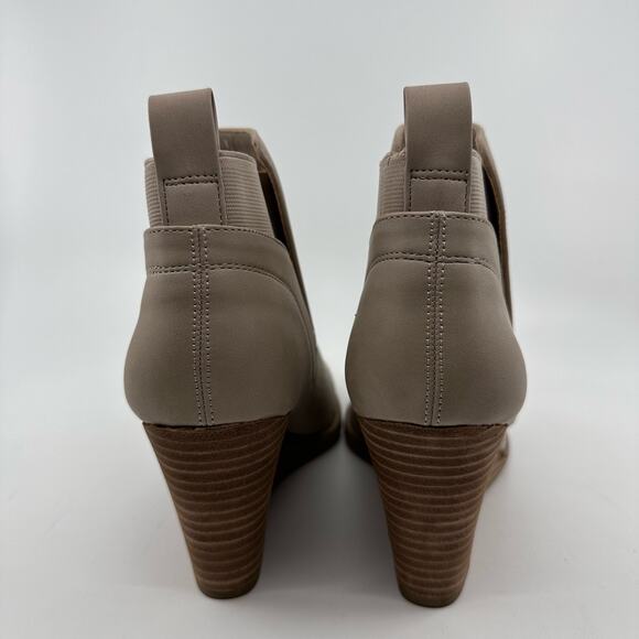 DV by Dolce Vita Gerdy Ankle Bootie Wedge Heel Vegan Leather Beige Womens Size 8 - Picture 6 of 10